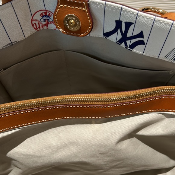 NWT Authentic Yankees Tammy Tote - Picture 9 of 13